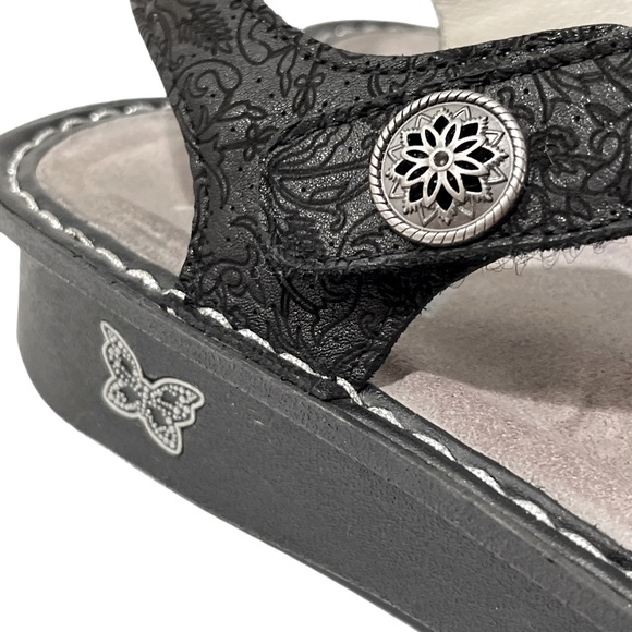 Algeria | Kerri Sandal - Picture 3 of 8